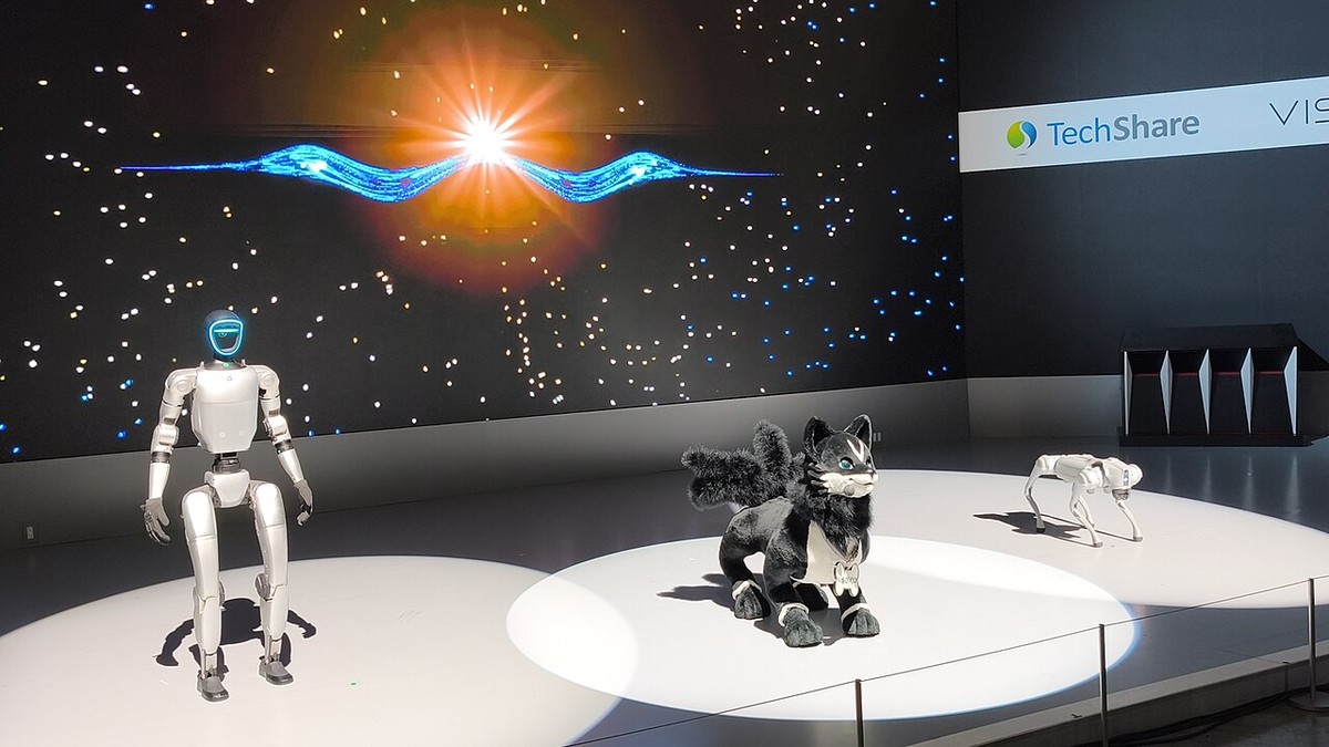 Humanoid robot in dynamic pose — side angle